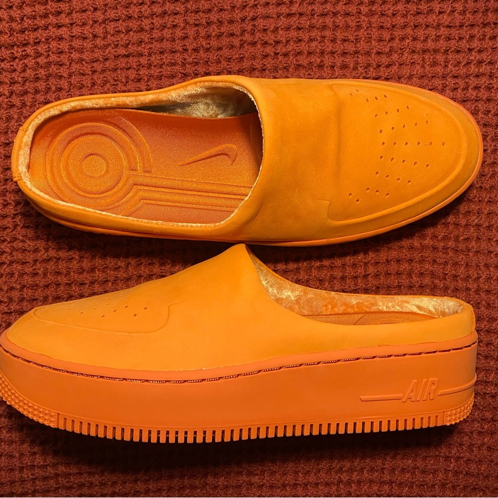 Women’s Air Force 1 Lover Slip Ons Size 9.5